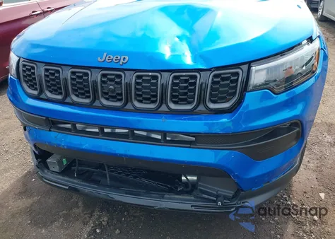 2024 Jeep Compass Latitude 4X4 z USA, uszkodzony, nr VIN 3C4NJDBN4RT106311